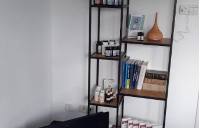 Kast met boeken en materialen in de praktijk